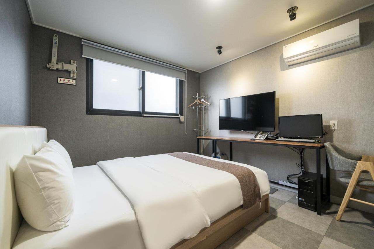 Malu Hotel Suwon Exterior foto