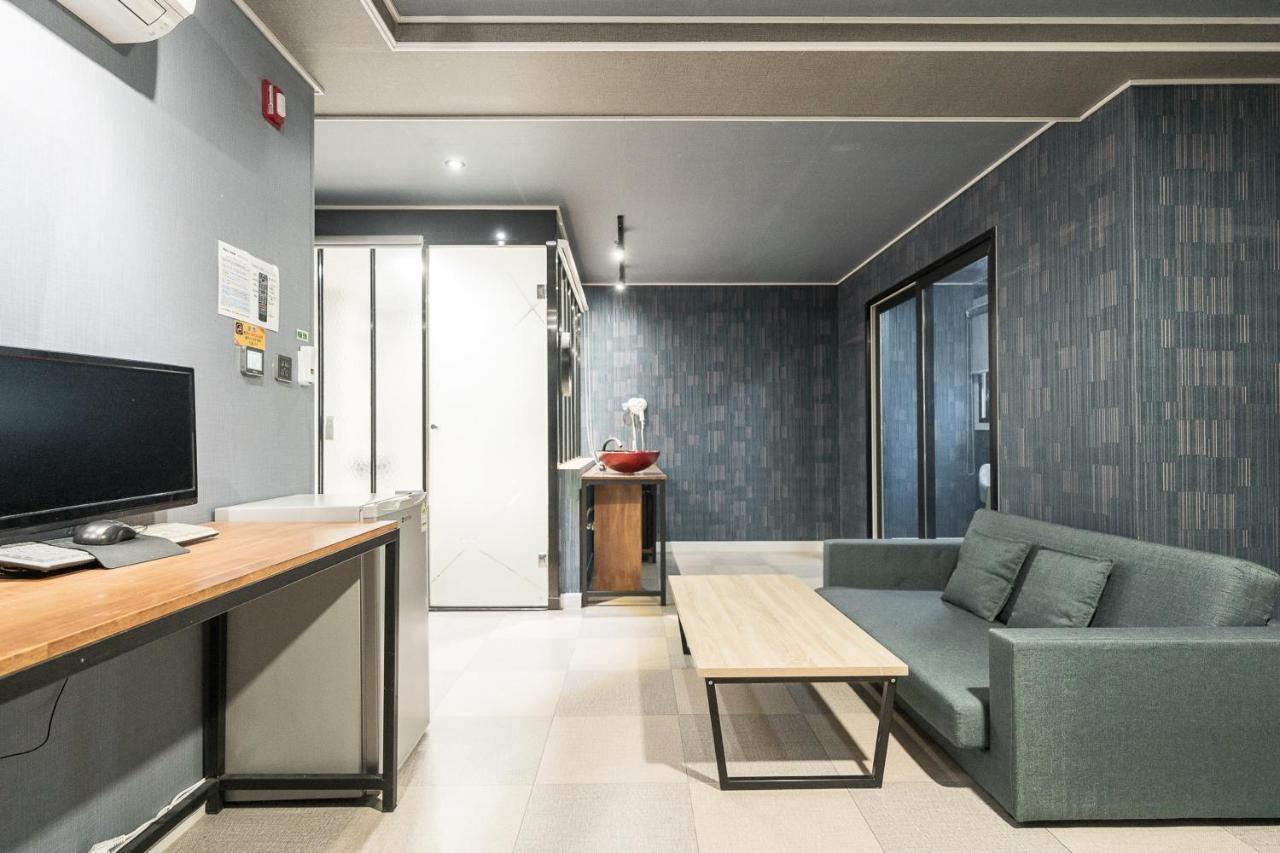Malu Hotel Suwon Exterior foto