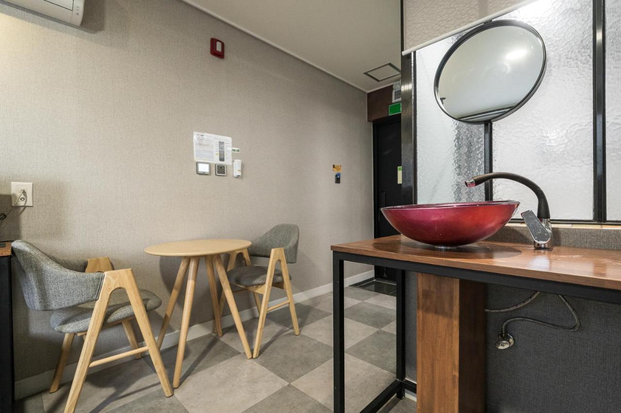Malu Hotel Suwon Exterior foto